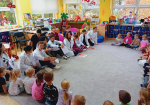 Delfinki ze studentami