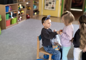 Dzieci składają życzenia