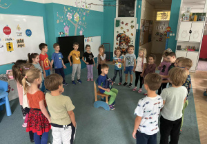 odspiewanie sto lat przez dzieci