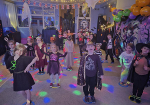 Sowy podczas zabawy "Baba jaga patrzy"