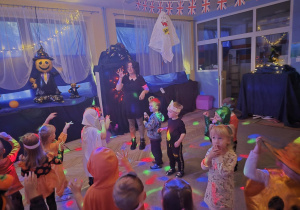 Zabawa muzyczna z maluszkami