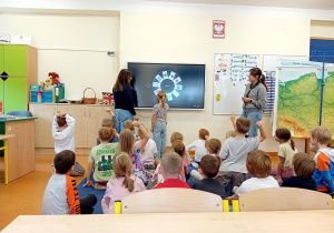 Praca z tablicą multimedialną