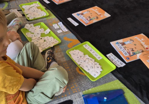 układanie swojego imienia z rozsypanki literowej