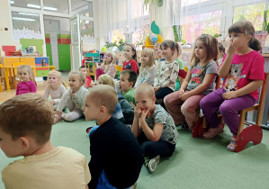 Motylki reagują uśmiechem na przedstawienie