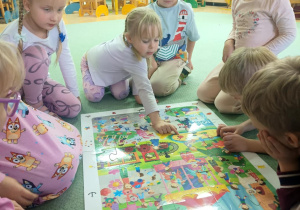 Motylki szukają ukrytych elementów