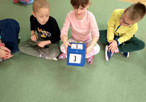 Czas na zabawę z kostką z literami