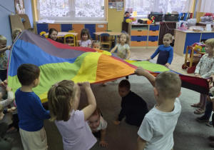 Zabawa z chustą animacyjną