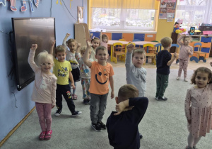 Zabawa ruchowa przy muzyce "Statua Wolności"