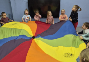 zabawa z chustą animacyjną