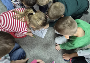 Starszaki podczas zabawy językowej