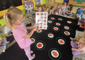 Amelka podczas wykonywania zadania