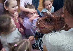 Poznajemy dinozaura z bliska
