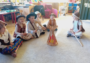 Pastuszkowie siedzą przy ognisku