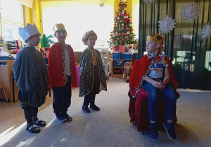 Trzej Królowie rozmawiają z Herodem