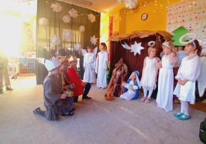 Królowie składają dary