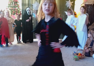 Diabeł- Klara śpiewa kolędę