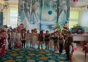 Wspólne zdjęcie dzieci.