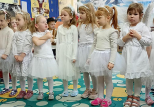 Dziewczynki śnieżynki.