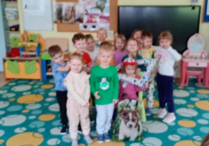 Wspólne zdjęcie dzieci z Milanką.