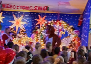 zabawa z reniferem i Mikołajową