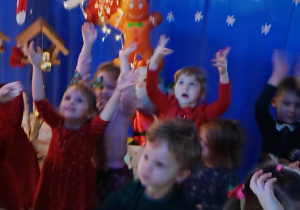 dzieci tańczą tygryski