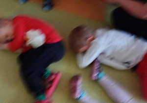 dzieci czekają an Mikołaja