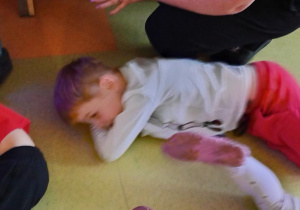 dzieci czekają na Mikołaja