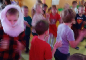 zabawa przy muzyce delfinki