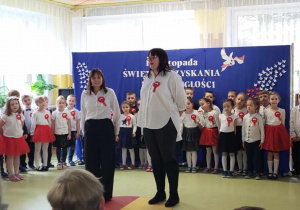 Panie Dyrektor witają wszystkich zebranych gości