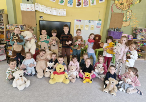 Jeżyki ze swoimi pluszakami