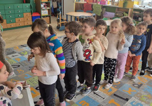 składanie życzeń przez rówieśników