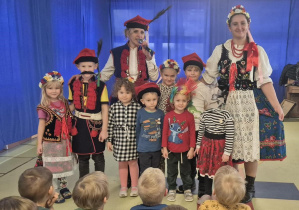 zdjęcie w strojach ludwych