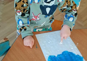 Olek maluje chmurkę