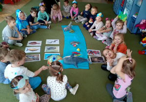 Maluszki poznają różne gatunki ryb