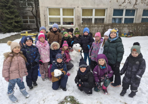 Bałwan dzieci z grupy IV C