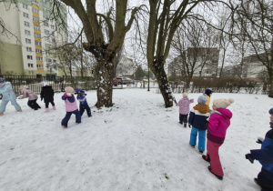 Zabawa doskonaląca rzucanie do celu