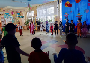 Zabawy muzyczno- ruchowe