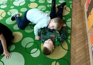 Uczymy się pomagać innym