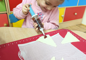 Każdy rogalik nabiera pysznego nadzienia