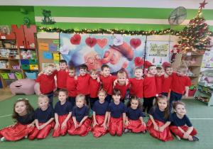 Cała grupa podczas występu