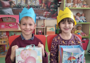 Martynka I Jaś z urodzinowymi cukierasami