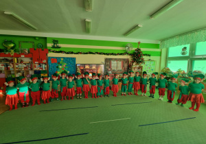 Dzieci przebrane za Elfy