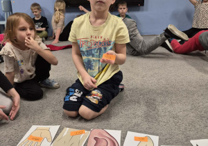 Mikołaj podczas zabawy językowej