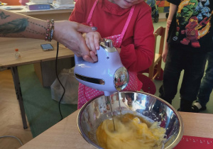 Przygotowywanie ciasta było świetną okazją do współpracy i nauki