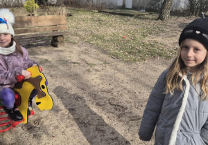 Kinga i Kalinka pozują do zdjęcia