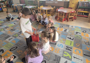 Słodki poczęstunek od nowego kolegi