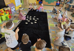 dzieci podczas zajęć