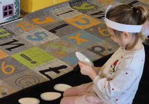 podświetlanie jajek latarką