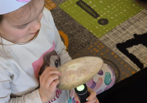 podświetlanie jajek latarką