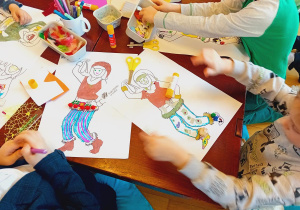 Leon i Paweł tworzą strój